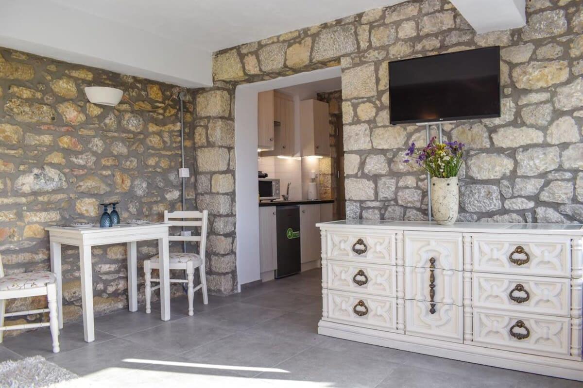 Coastal Stone Hideaway With Stunning Scenery Villa Kitriaí Eksteriør billede